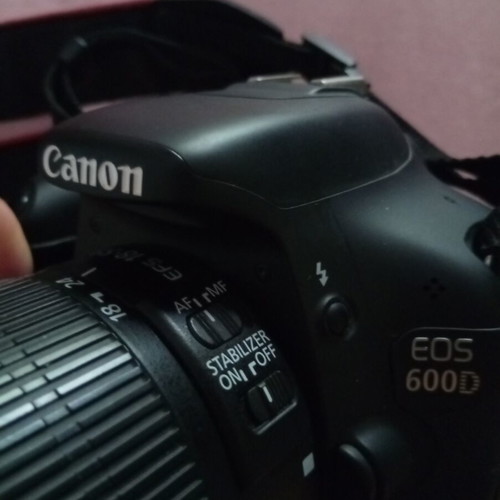 Canon EOS600D camera with 18-55mm lens, strap, charger, and two batteries