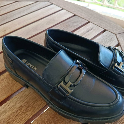 Women's black leather loafers like new Blondie