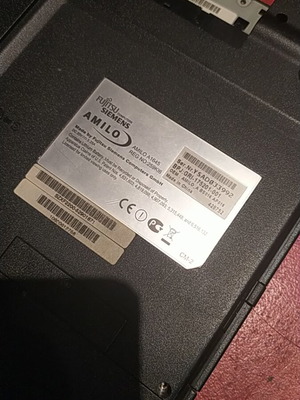 Fujitsu Siemens Amilo A1645 Laptop μεταχειρισμένο για ανταλλακτικά χωρίς μνήμη και δίσκο