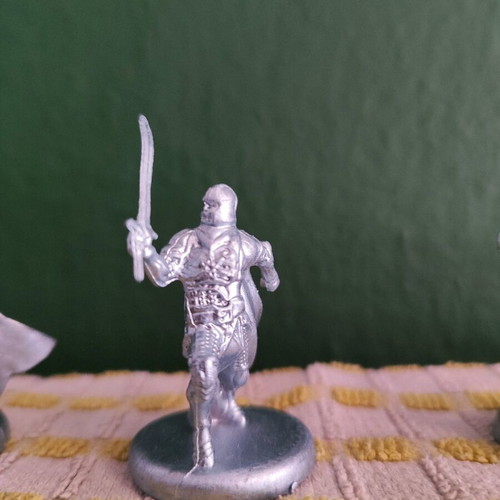 Figure set like new, 4 pieces for role-playing and board games