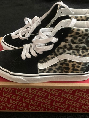 Vans women's boots new, size 38, athletic style