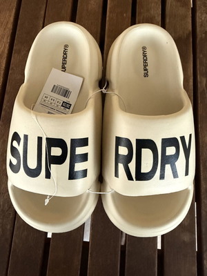 Superdry παντόφλες καινούργιες, μπεζ, πολύ ελαφριές