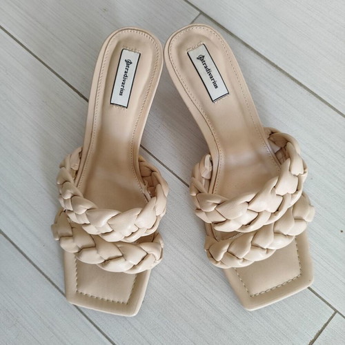 Stradivarius sandals size 37 beige like new with braided details
