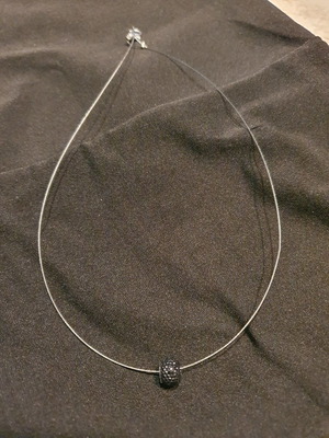 Necklace new with black detail 38 centimeters