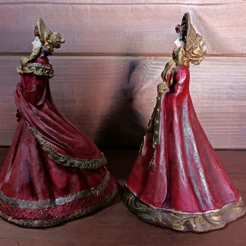 Vintage ladies of the era set of 2, like new