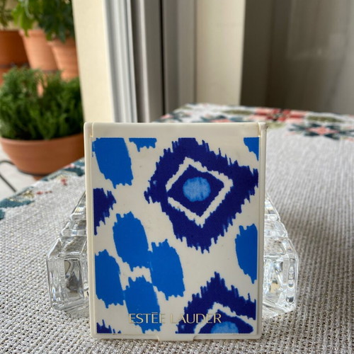 Vintage Estée Lauder Compact Mirror like new, 9x7.5 cm