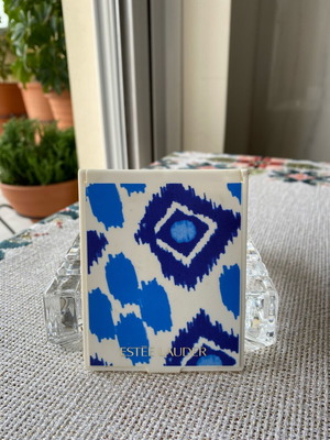 Vintage Estée Lauder Compact Mirror like new, 9x7.5 cm