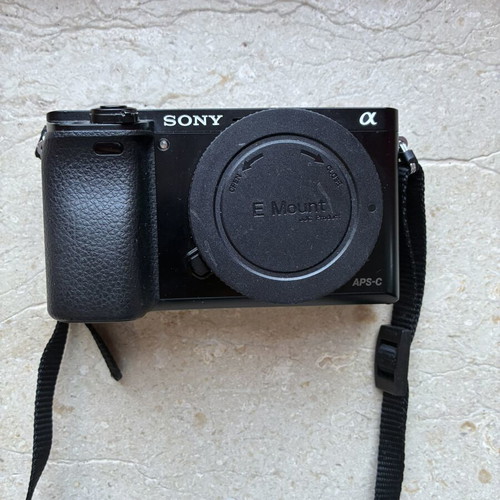 Sony A6000 mirrorless camera with lenses like new