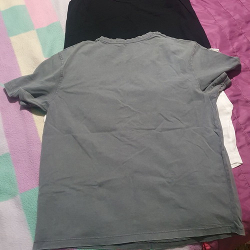 T-shirts set of 3 like new, size L