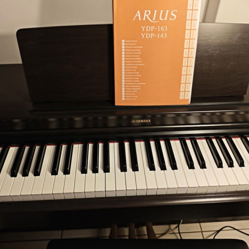 Yamaha YDP-163R Digital Piano and Rosewood Yamaha B1-R Piano Bench like new