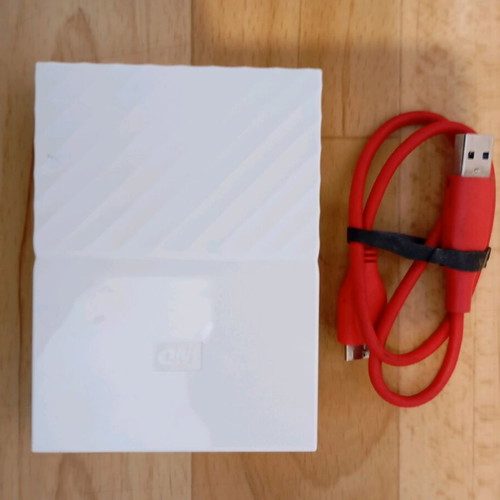 Mobile data travel hard drive 2.5" like new, 3 TB