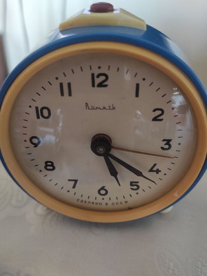 Vityaz mechanical alarm clock like new, analog, table