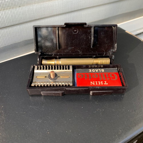 Gillette Gold Open Comb Vintage Safety Razor like new