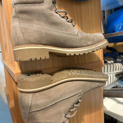 Tamaris boots size 38 like new, beige