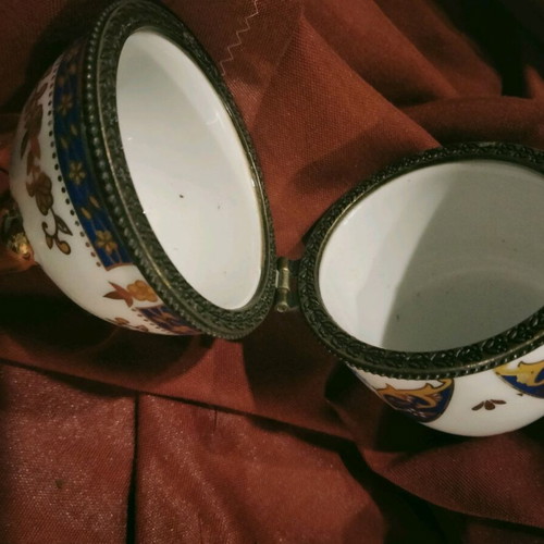 Limoges porcelain egg holder jewelry box like new with hand-painted decoration
