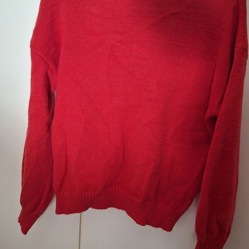 Red knitted sweater used, size L