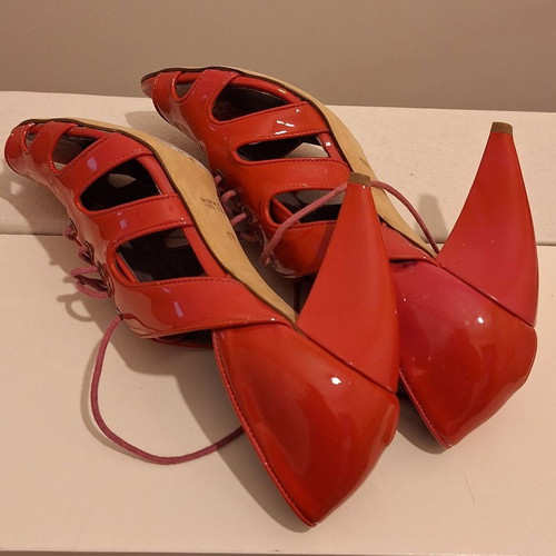 Amuleti Fuchsia Leather Peep Toe Sandals like new, cut outs & laces