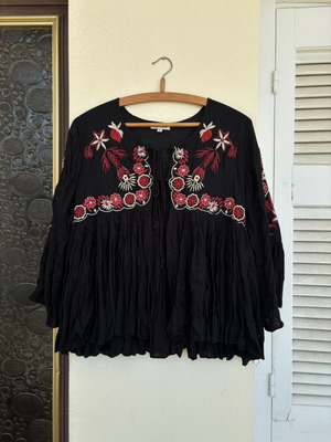 Black airy blouse with embroidered flowers like new