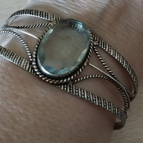 Handmade adjustable bracelet with turquoise stones, like new