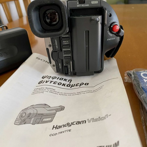 Sony Handycam CCD-TRV77E Hi8 XR vintage camcorder set