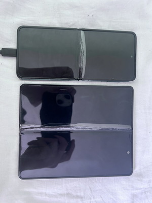 Samsung Fold 3 and Flip 3 phones used for parts