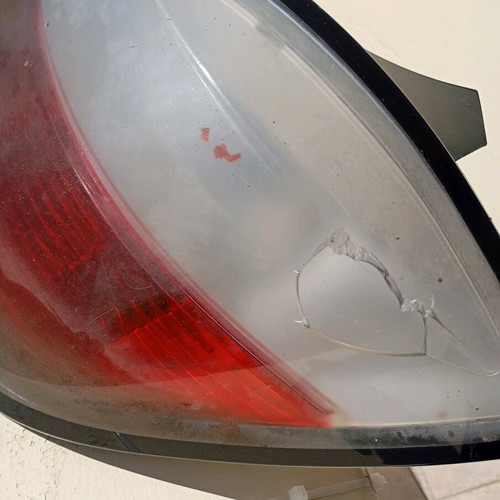 Φανάρι Opel Astra H δεξιό πίσω μεταχειρισμένο χωρίς λάμπες με σπασμένο πλαστικό