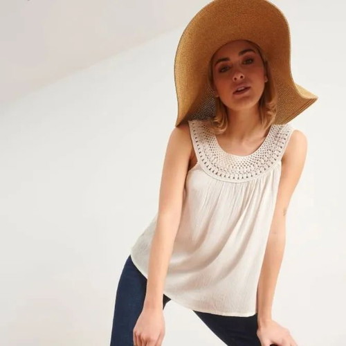 Attrattivo top new, medium size, off white with knitted detail