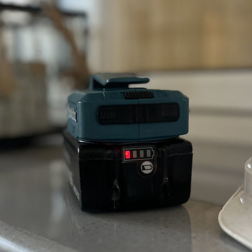 Makita Power Bank set with 18V 5.0Ah battery and USB adapter ADP05