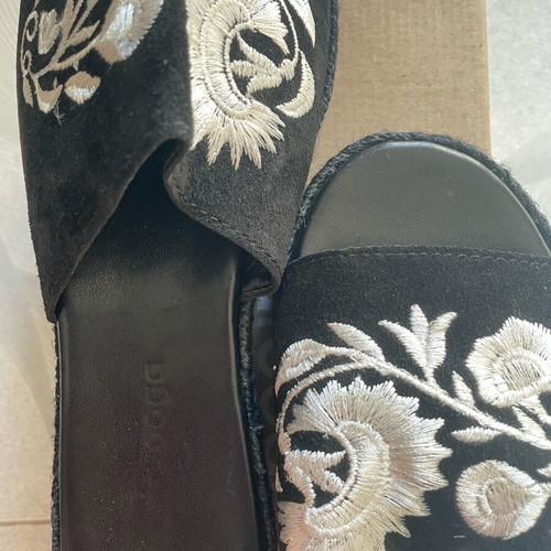 Tartarooga slippers like new, size 39, black with white flowers