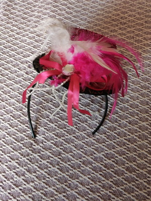 Carnival hat headband like new