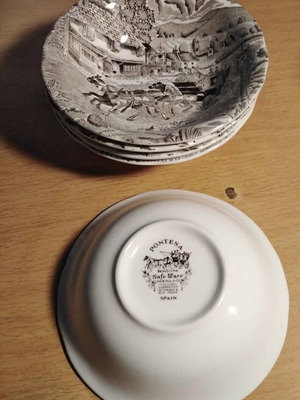 Set of 5 used vintage porcelain ice cream bowls from Spain