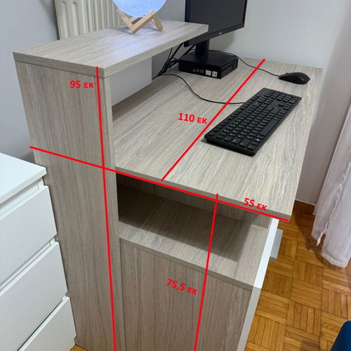 Desk like new in good condition