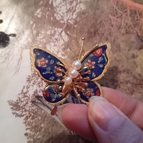 Vintage butterfly brooches like new, colorful