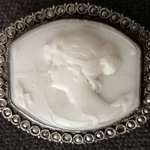 Cameo brooch used, vintage 5x4cm