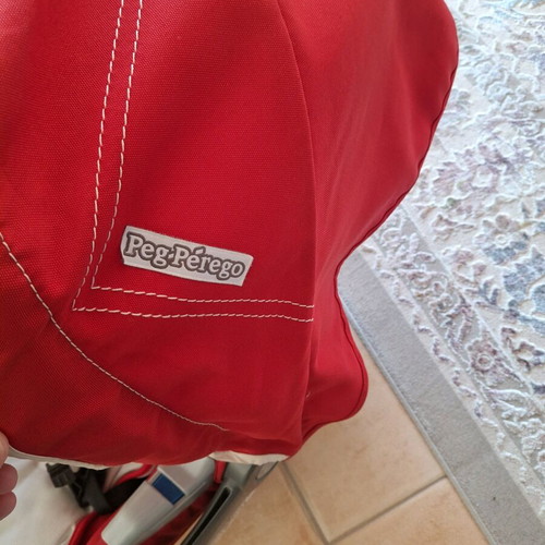 Peg-Perego baby car seat red like new, no ISO FIX