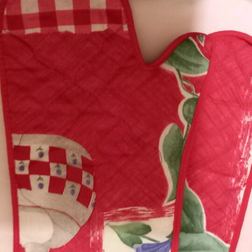 Kitchen set new, 12 pieces, red background with blue