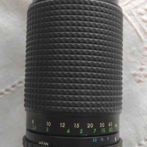 Nikon lens like new with case