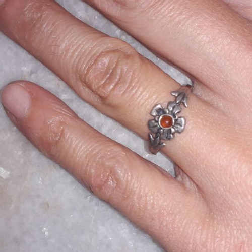Silver ring flower design like new with 950 hallmark