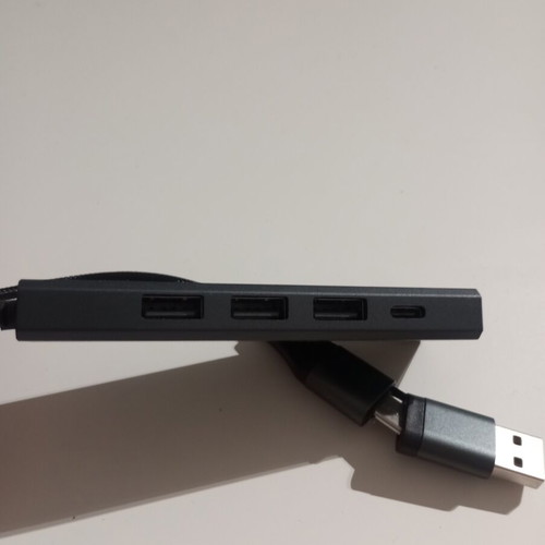 USB hub with 3 USB ports and 1 Type-C fast charge
