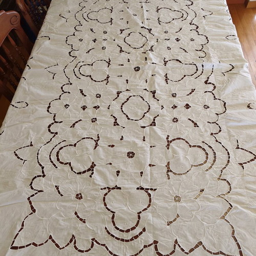 Cutwork tablecloth 160x240 like new