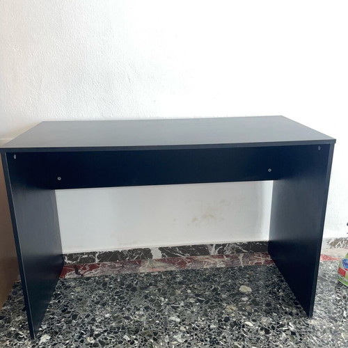 Black desk like new