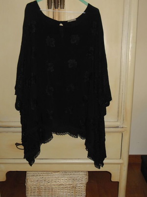 Black appliqued tunic blouse, free size, made in Italy