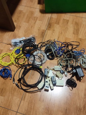 Πακέτο καλώδια σαν καινούργια (Ethernet LAN, VGA, ρεύματος, τηλεφωνικά, ADSL splitters)