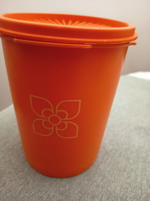 Vintage Tupperware πορτοκαλί δοχείο με καπάκι, 16 εκ.