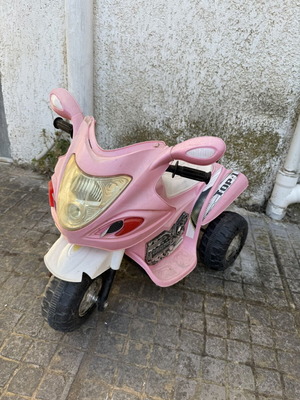 Παιδική μηχανή ride-on ροζ μεταχειρισμένη με 3 ρόδες