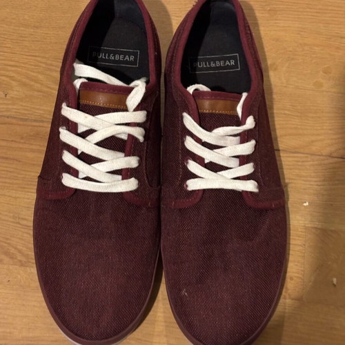 Low sneakers like new, burgundy with white laces, size 45