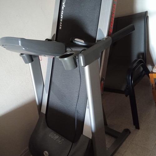Treadmill like new, sturdy with multiple speed options