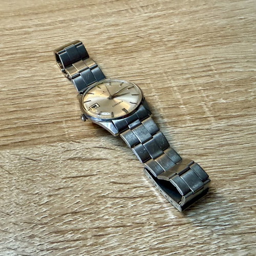 Seiko Vintage wristwatch used with original bracelet, white dial