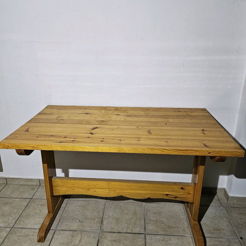 Table made of solid Swedish wood used, natural light finish