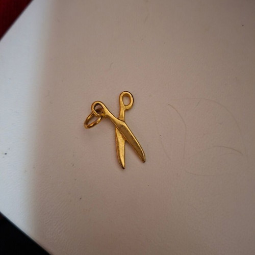 Scissors pendant for necklace or keychain like new, gold color